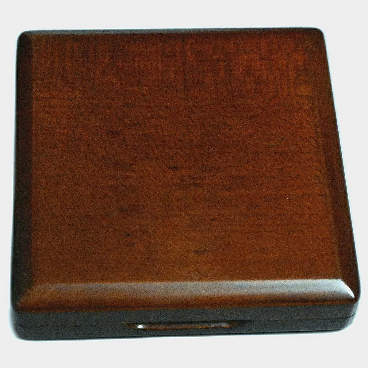 Boutique Reedcase geschlossen, Massivholz-Maserung